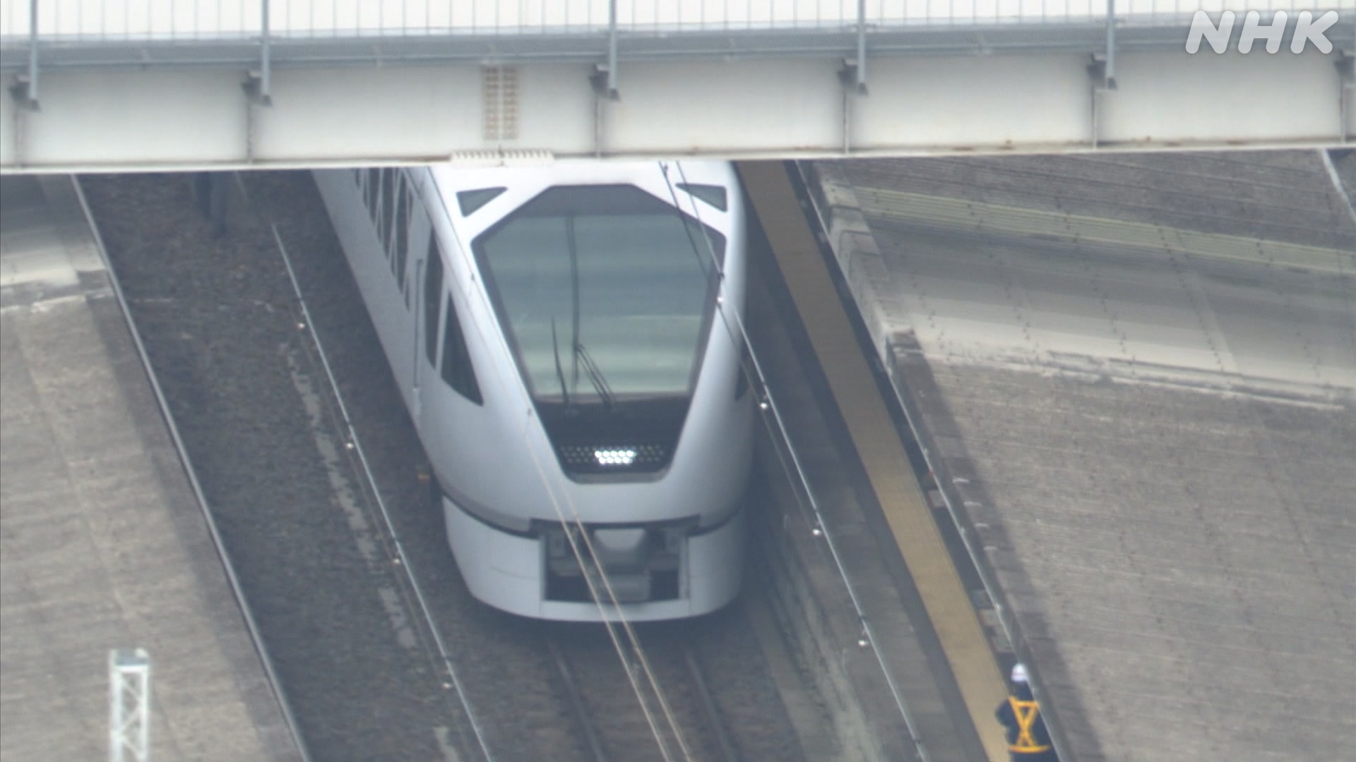栃木県で列車の事故線路で仕事をしていた4人が亡くなった