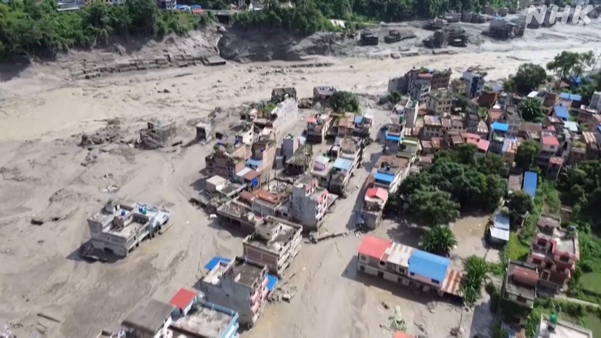 ネパールと中国の国境で「土石流」　273人が亡くなった