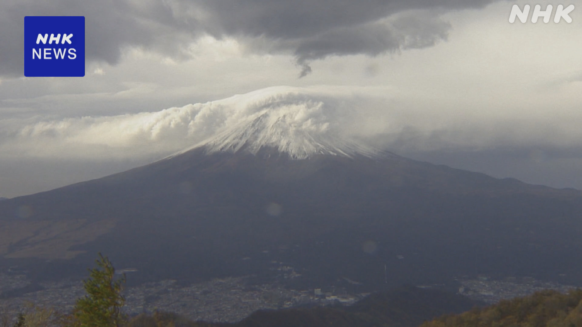 富士山が雪で白くなった