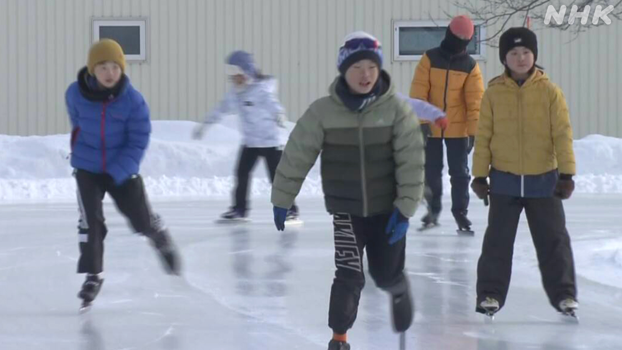 小学校のグラウンドがスケートリンクに変わった