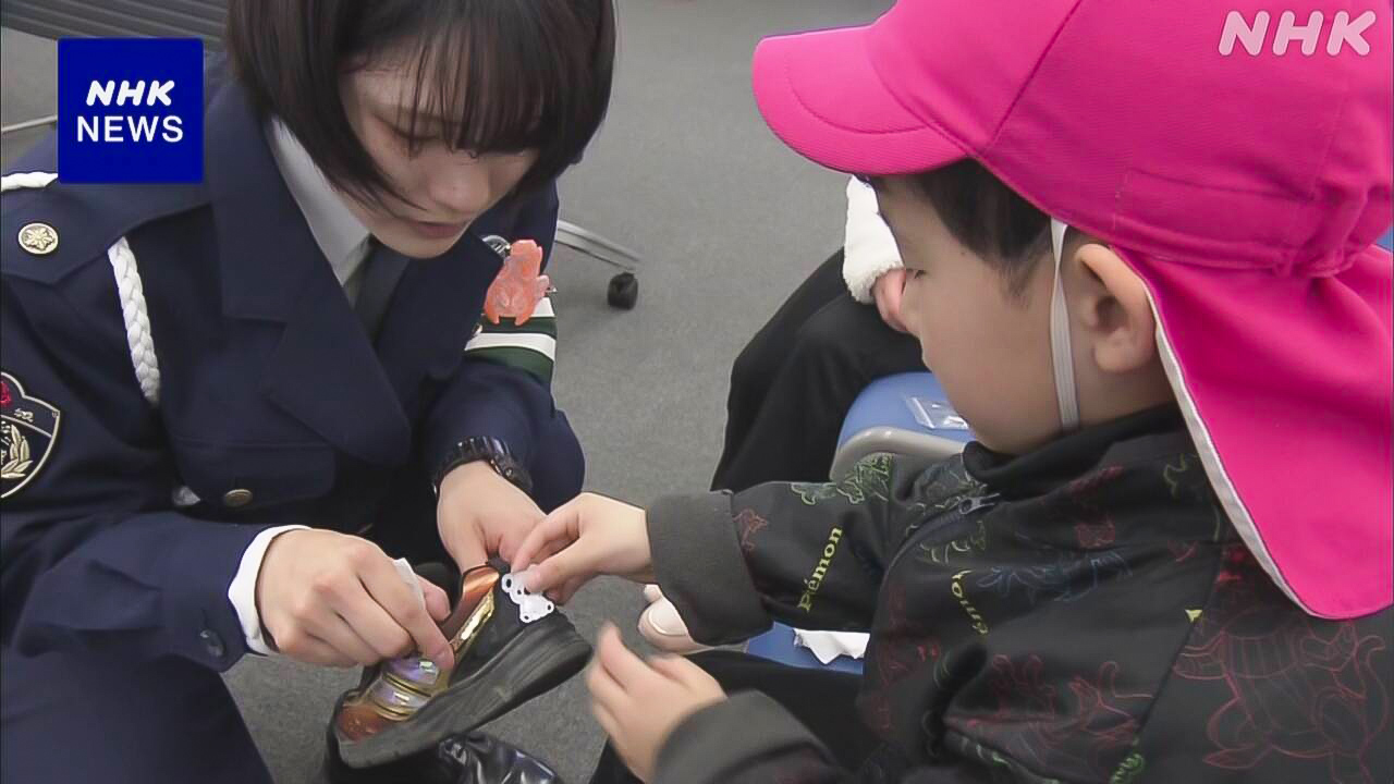 春から小学生の子どもたち交通事故を防ぐ「反射材」を作った