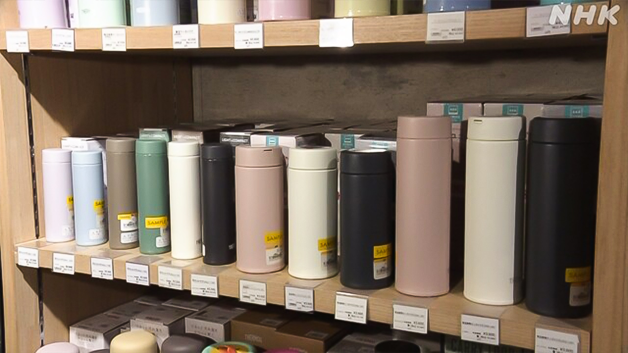 水筒や弁当箱がよく売れている