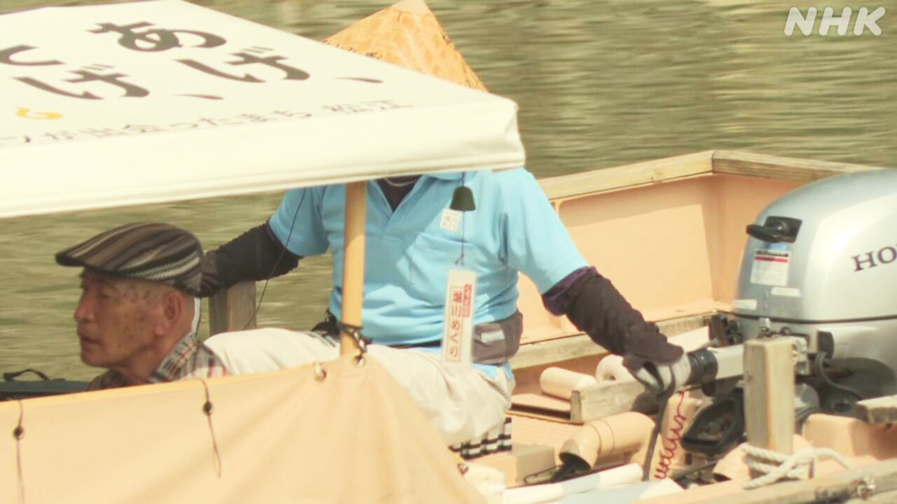 松江城の周りを回る船に「風鈴」涼しく感じてほしい