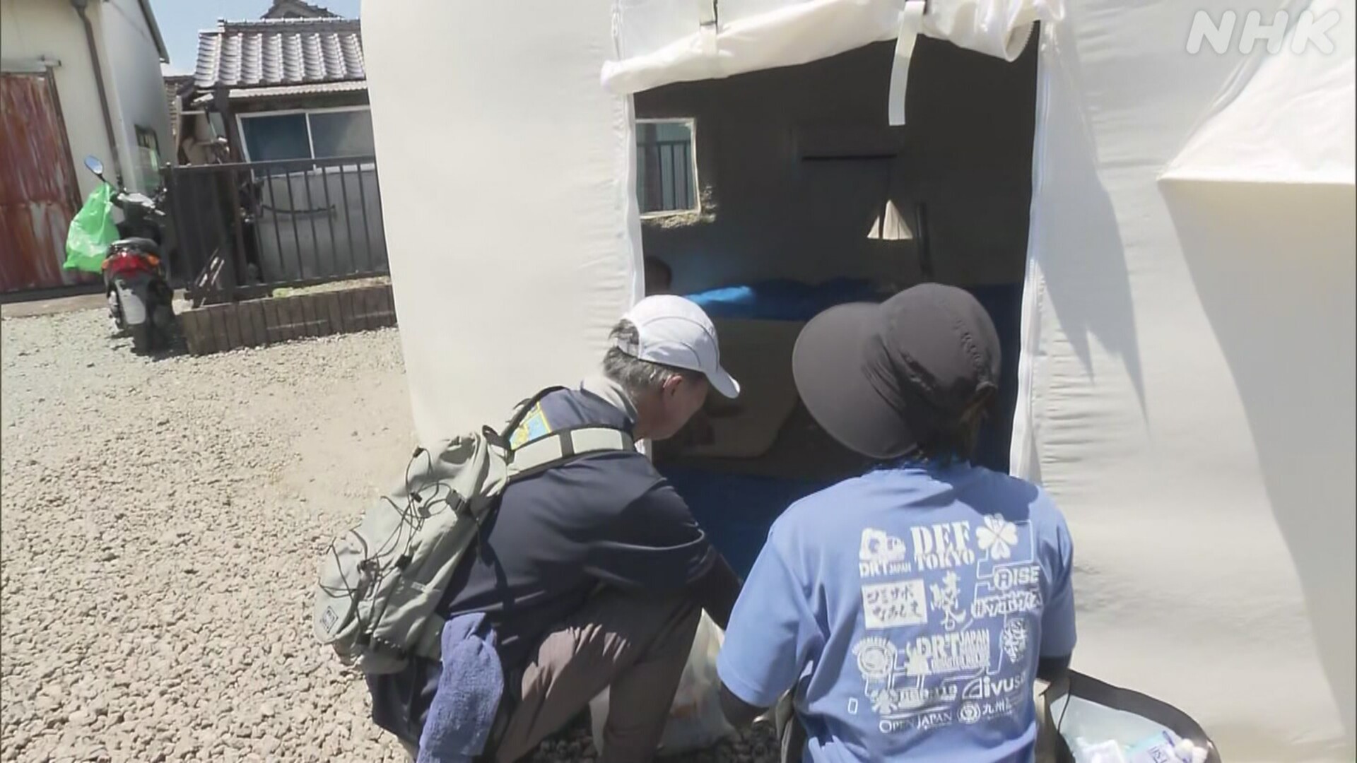 熊本県氷川町ボランティアが避難している人の健康をチェック